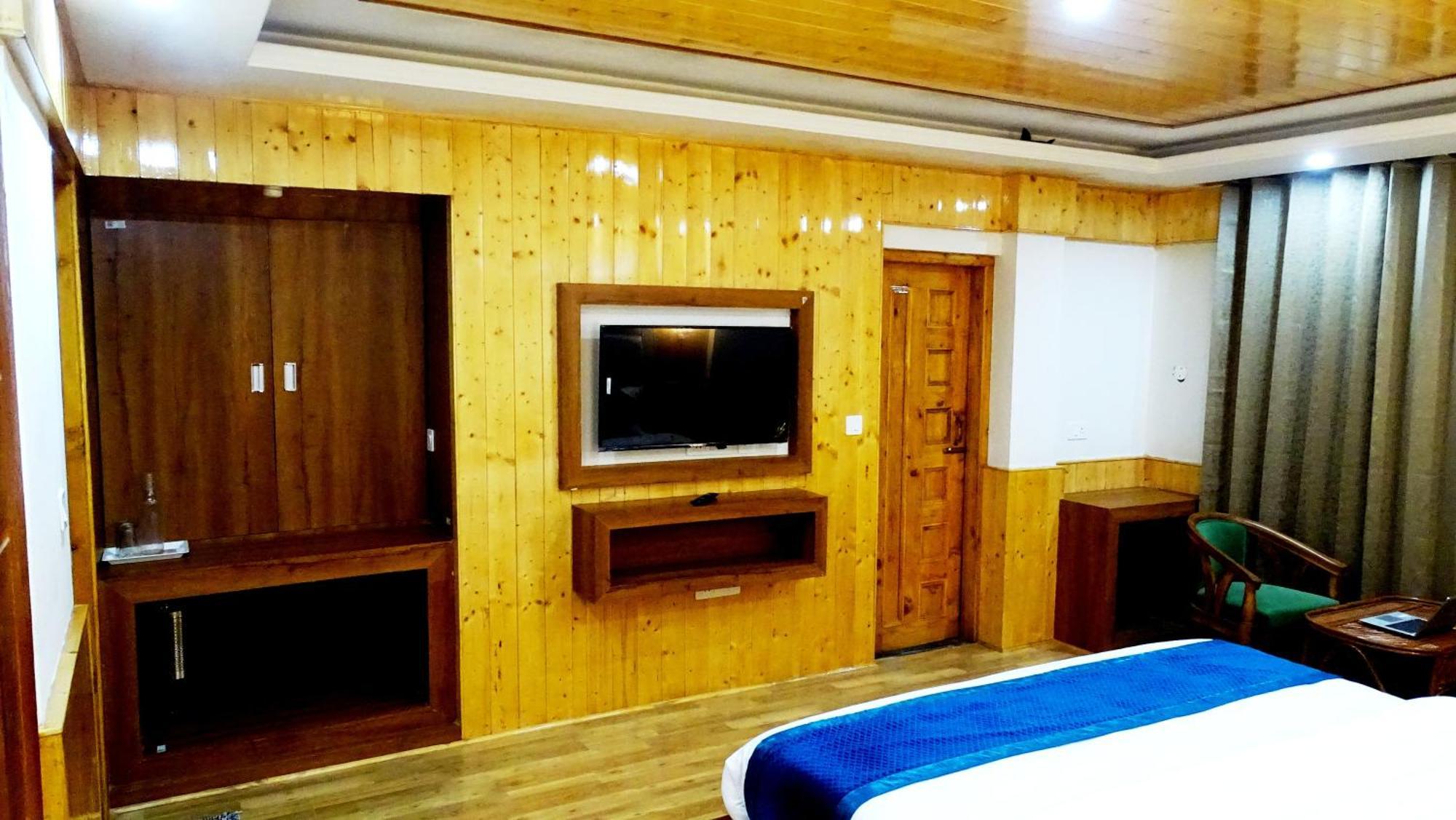 Humble Holiday Inn Kufri Simla Exteriér fotografie